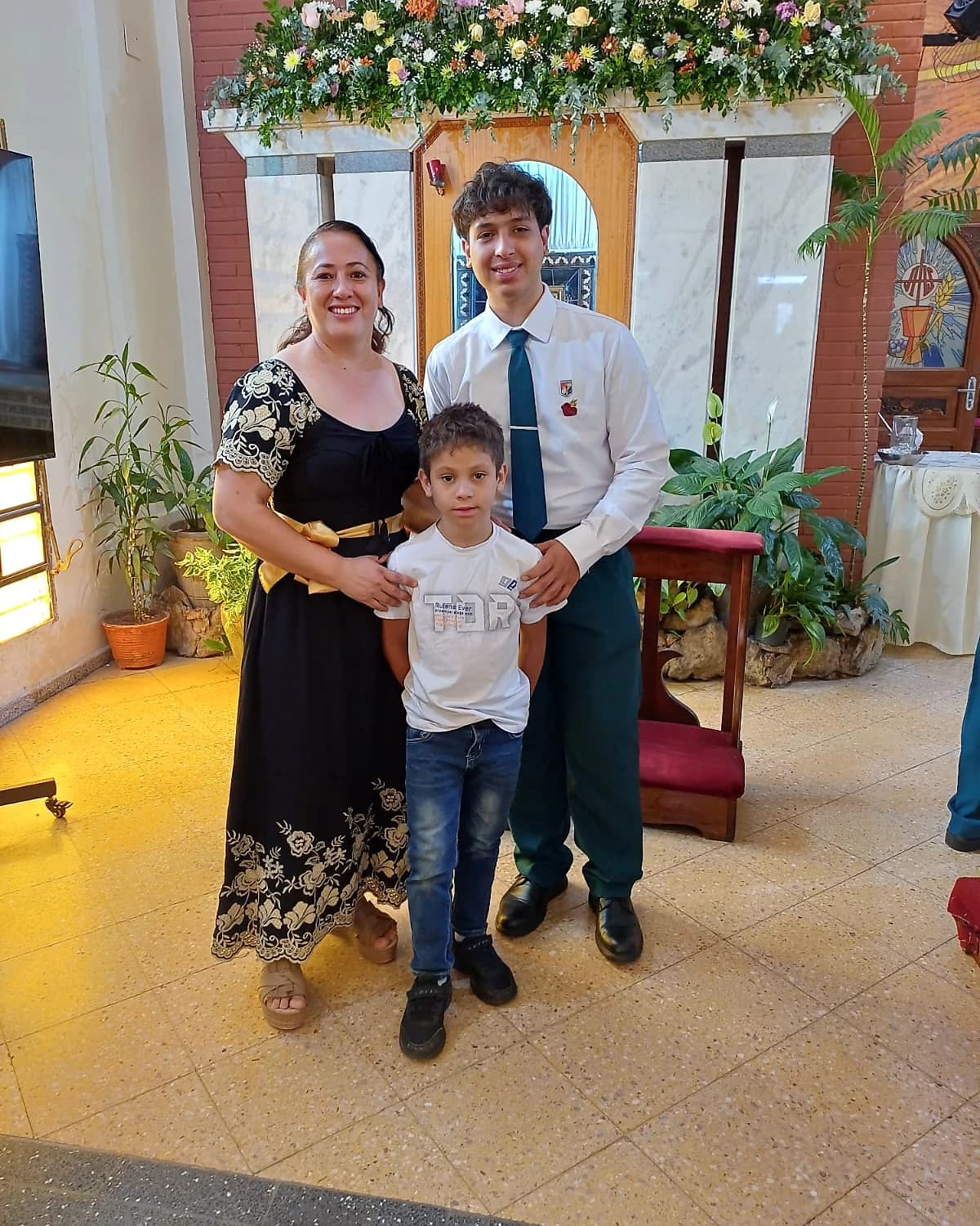 Ignacia Balmori con sus hijos Matías y Mateo, en honor a quienes nació 2M Repostería Artesanal